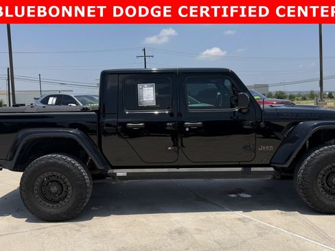 Used 2023 Jeep Gladiator Rubicon w/ Cold Weather Group AWD/4WD image 4