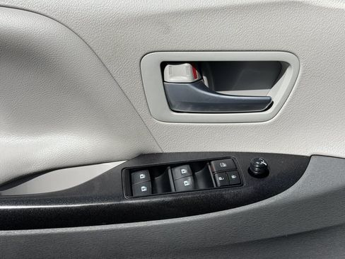 Used 2017 Toyota Sienna LE w/ Protection Package FWD image 21