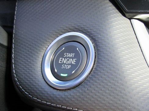 Used 2025 Chevrolet Equinox LT w/ Safety and Technology Package image 17