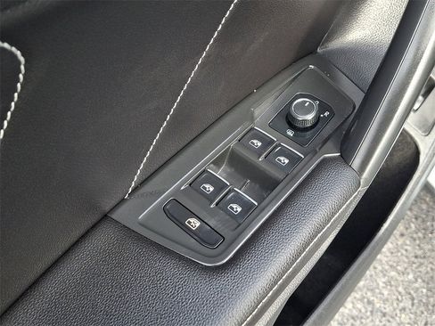 Used 2024 Volkswagen Tiguan Wolfsburg Edition image 27