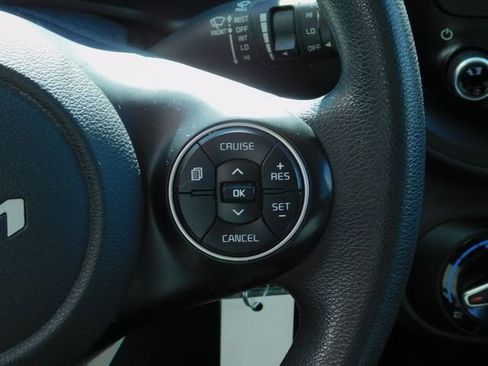 Used 2022 Kia Soul LX image 24
