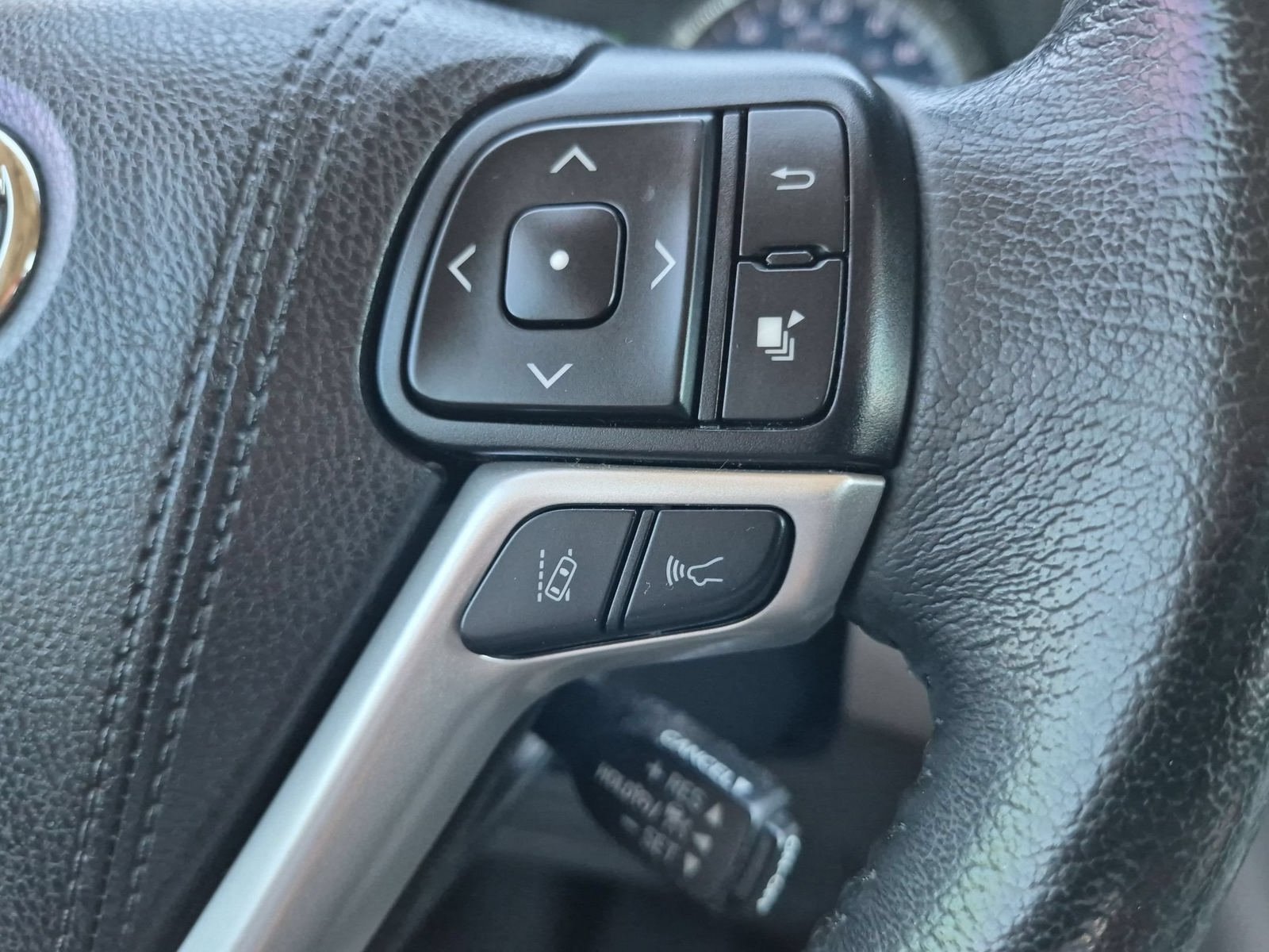Used 2019 Toyota Sienna XLE w/ XLE Navigation Package FWD image 14