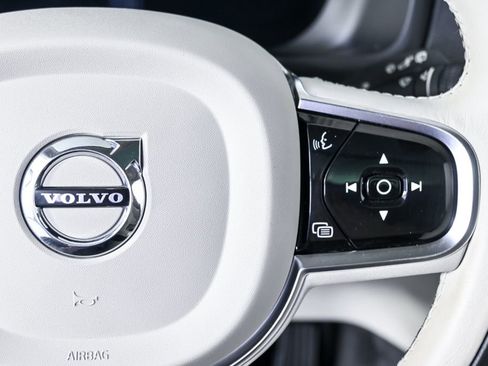 Certified 2023 Volvo XC90 B6 Plus AWD/4WD image 13