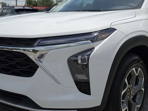 New 2026 Chevrolet Trax LT w/ LT Convenience Package FWD image 9
