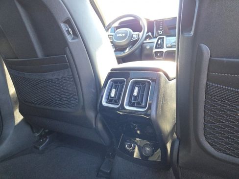 Used 2023 Kia Sorento SX image 27