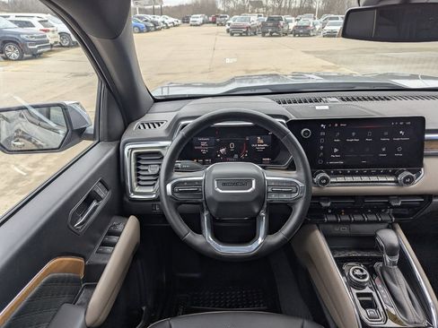 Used 2023 GMC Canyon Denali image 3
