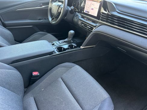 Used 2025 Toyota Camry LE image 14