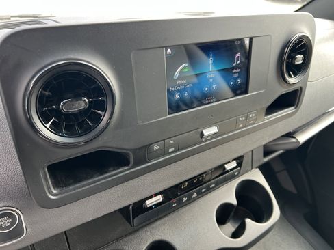 Used 2022 Mercedes-Benz Sprinter 2500 image 31