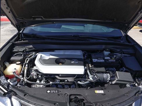 Used 2019 Lexus UX 200 image 21