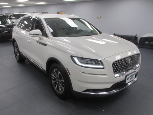 Used 2023 Lincoln Nautilus AWD w/ Premium Package image 3