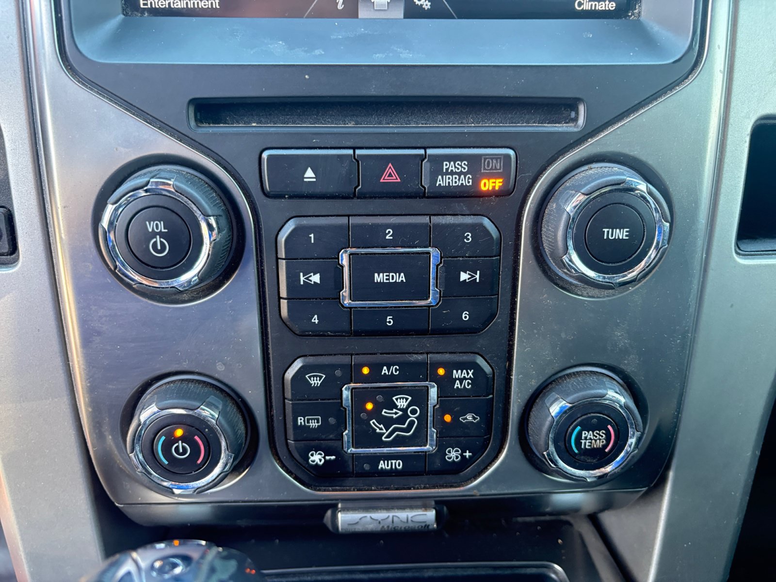 Used 2014 Ford F150 FX4 w/ Equipment Group 402A Luxury AWD/4WD image 19