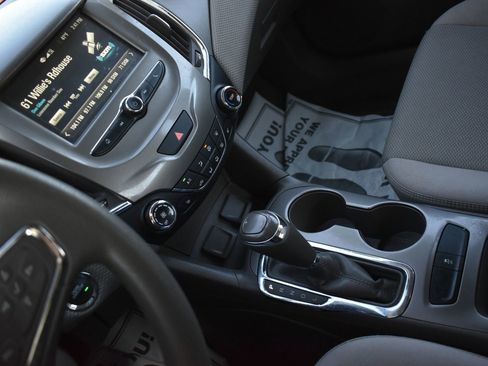 Used 2018 Chevrolet Cruze LT w/ Convenience Package image 25