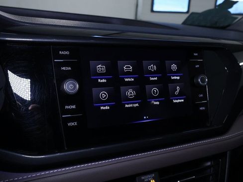 Used 2022 Volkswagen Taos SEL image 31