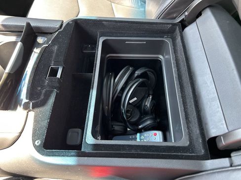 Used 2019 Cadillac Escalade ESV Platinum image 40