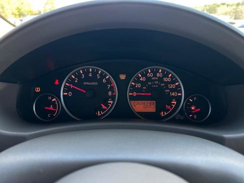 Used 2009 Nissan Pathfinder SE w/ Premium Pkg image 3