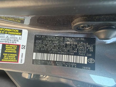 Used 2021 Toyota Camry XLE FWD image 32
