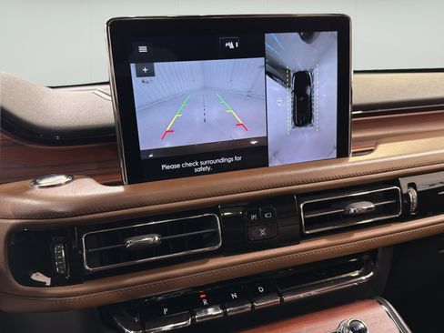 Used 2022 Lincoln Aviator Reserve w/ Class IV Trailer Tow Package RWD image 19
