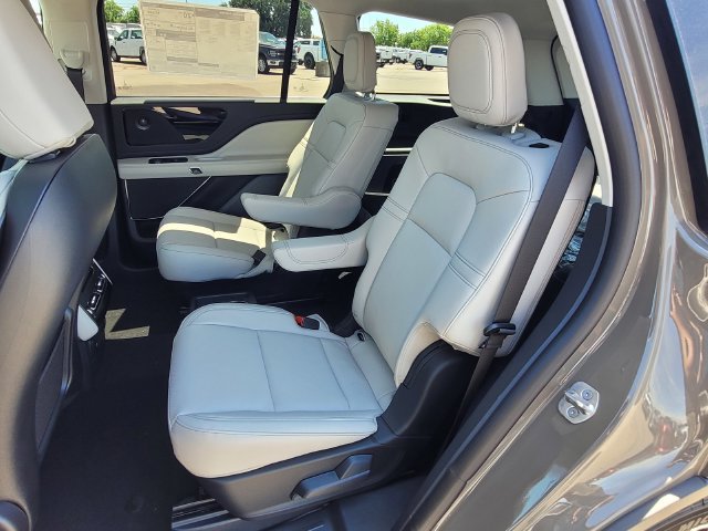 Used 2025 Lincoln Aviator AWD w/ Equipment Group 101A image 6