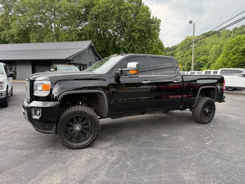 Used 2016 GMC Sierra 2500 Denali w/ Duramax Plus Package AWD/4WD image 16