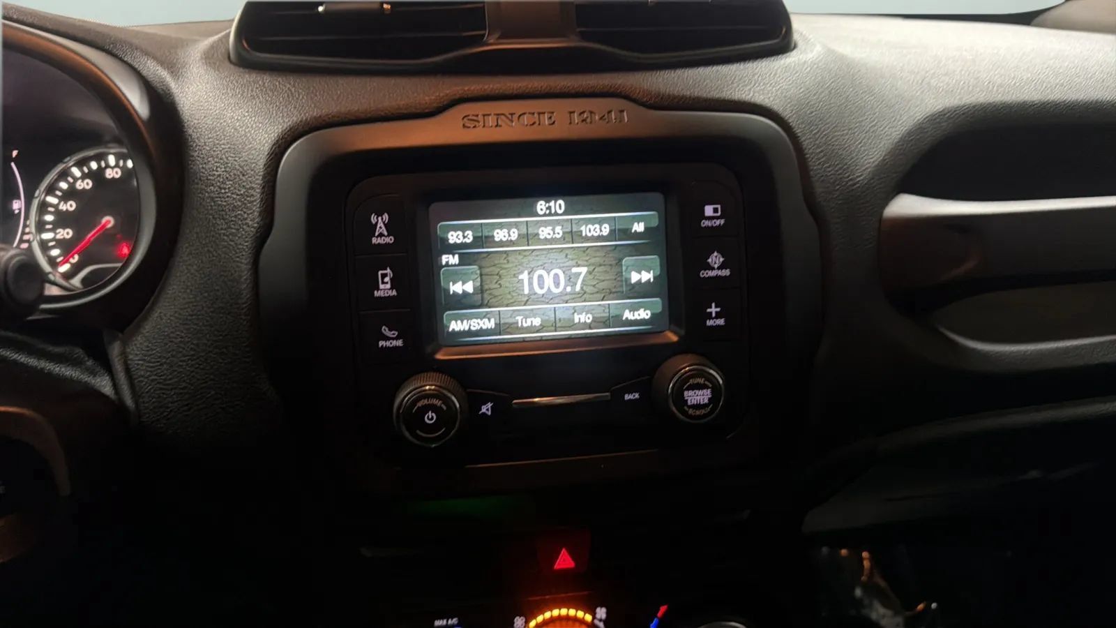 Used 2015 Jeep Renegade Latitude w/ Popular Equipment Group FWD image 13
