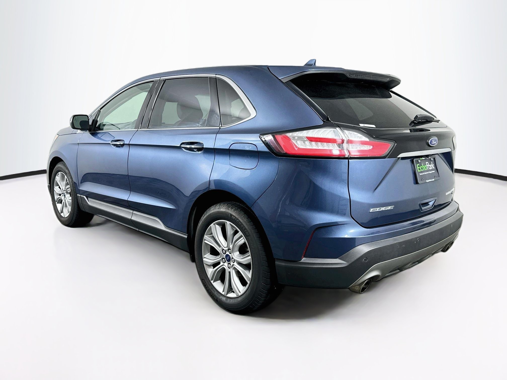 Used 2019 Ford Edge Titanium w/ Cold Weather Package FWD image 5