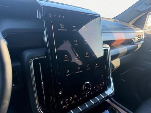 Used 2025 GMC Yukon Denali image 21