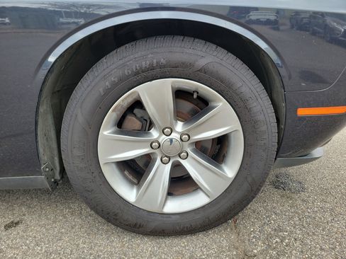 Used 2017 Dodge Challenger SXT image 21