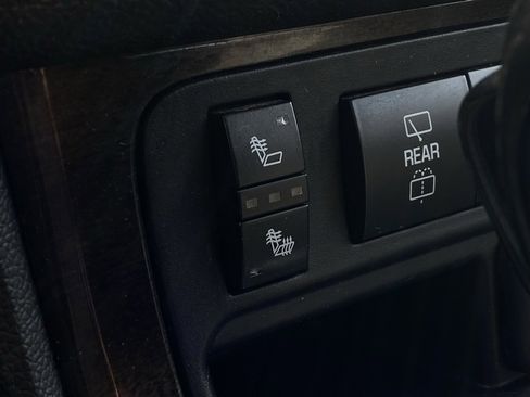 Used 2015 GMC Acadia SLT image 16