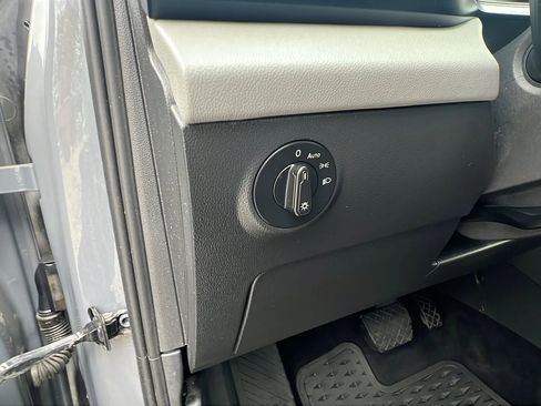 Used 2022 Volkswagen Taos SE image 24