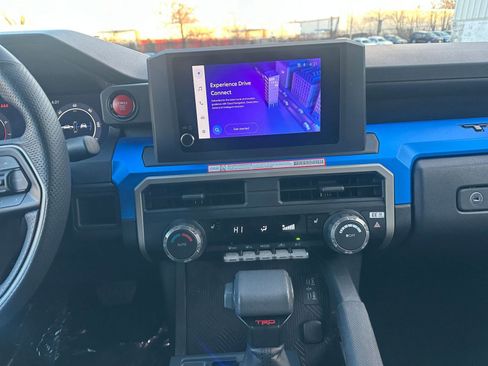 Used 2025 Toyota Tacoma TRD Off-Road image 18