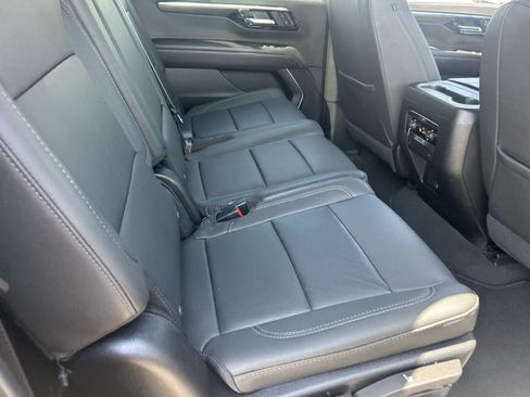 Certified 2025 Chevrolet Suburban Z71 AWD/4WD image 14