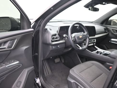 Used 2025 Chevrolet Traverse LT FWD image 10