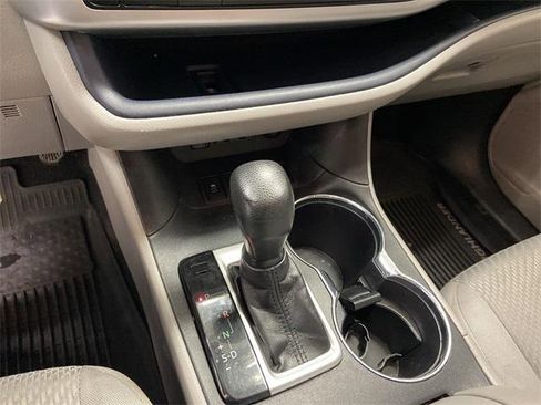 Used 2019 Toyota Highlander LE image 28