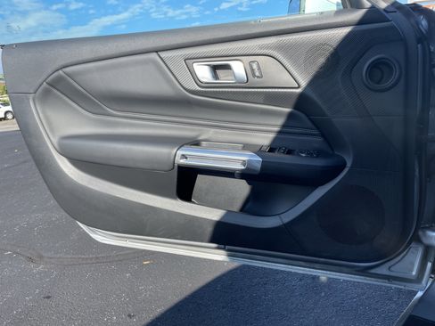 Used 2025 Ford Mustang Premium image 17