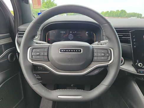 Used 2024 Jeep Wagoneer Series II w/ Flexible Seating Group RWD image 20