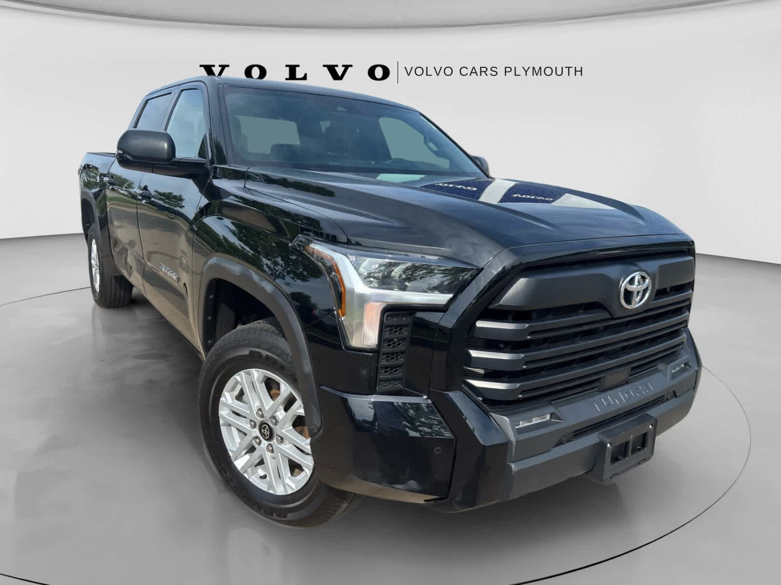 Used 2025 Toyota Tundra SR5 w/ SR5 Premium Package AWD/4WD image 2