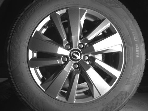 Used 2025 Nissan Pathfinder SV FWD image 14