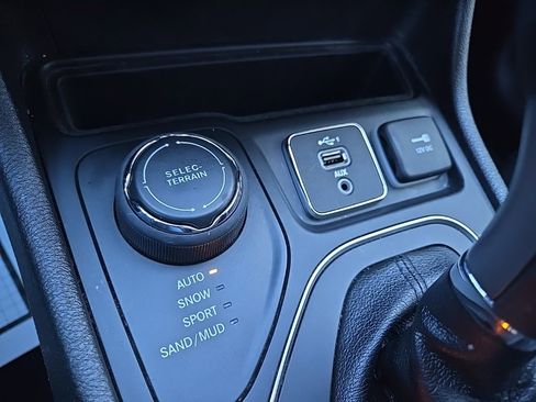 Used 2021 Jeep Cherokee Latitude image 59