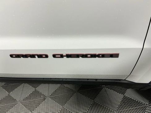 Used 2017 Jeep Grand Cherokee Trailhawk image 15