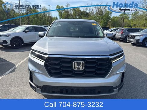 Used 2025 Honda Pilot EX-L image 2