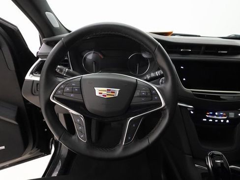 Used 2025 Cadillac XT5 Premium Luxury image 12