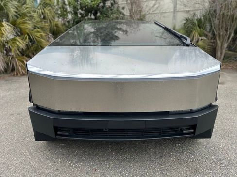 Used 2024 Tesla Cybertruck AWD Crew Cab image 3