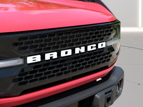Used 2023 Ford Bronco Wildtrak image 39