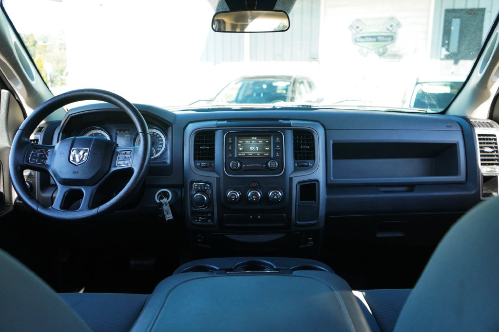 Used 2017 RAM 1500 Express AWD/4WD image 10