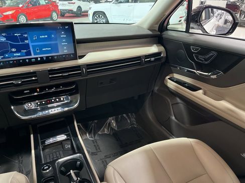 Used 2023 Lincoln Corsair Standard w/ Equipment Group 101A image 18