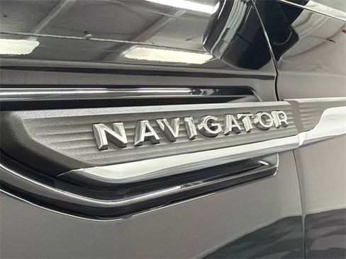 Used 2022 Lincoln Navigator L Reserve image 16