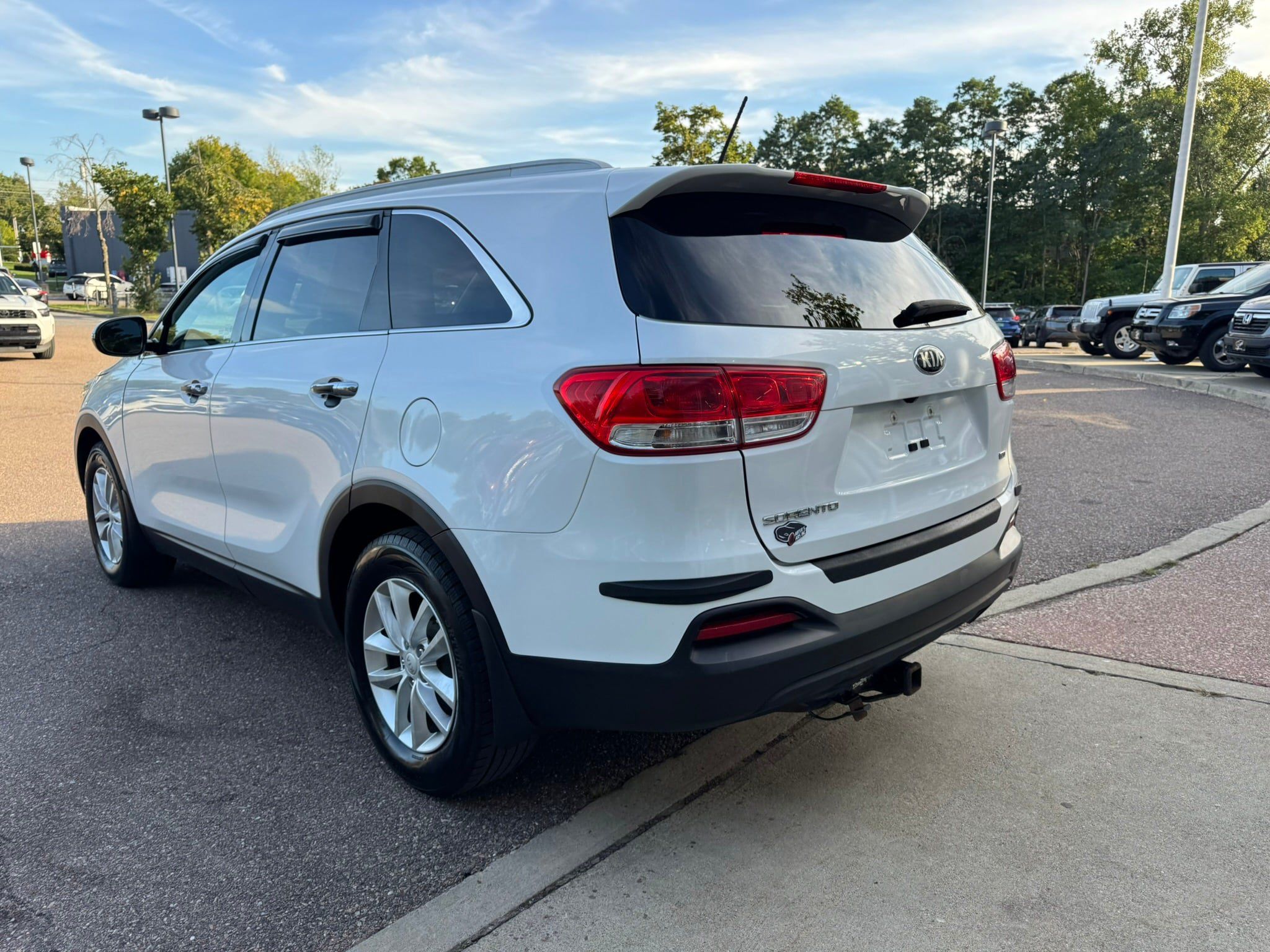 Used 2017 Kia Sorento FWD image 5