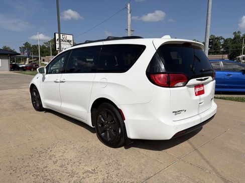 Used 2019 Chrysler Pacifica Touring-L w/ S Appearance Package FWD image 6