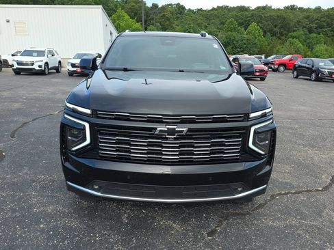 Used 2025 Chevrolet Tahoe High Country AWD/4WD image 3