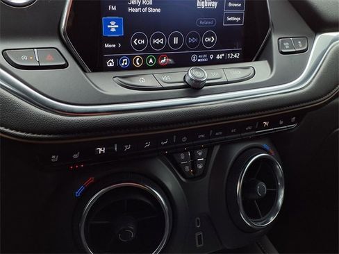 Used 2022 Chevrolet Blazer Premier w/ Enhanced Convenience Package image 9
